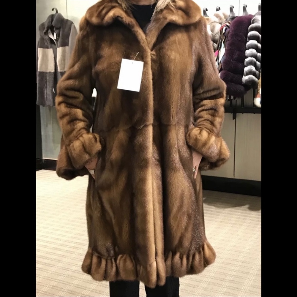 BEAUTIFUL BROWN MINK COAT! - Picture 8 of 16